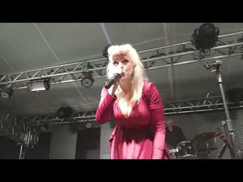 Taryn canta Livre Estou acapella