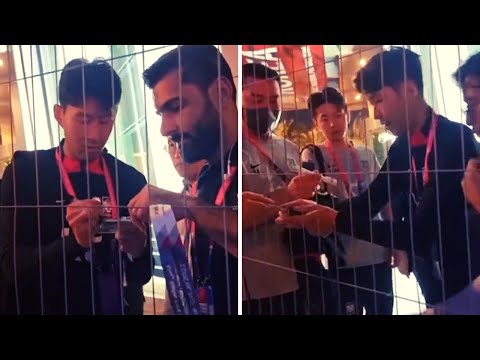 Son Heung-min signing autographs for the fans | FIFA World Cup 2022