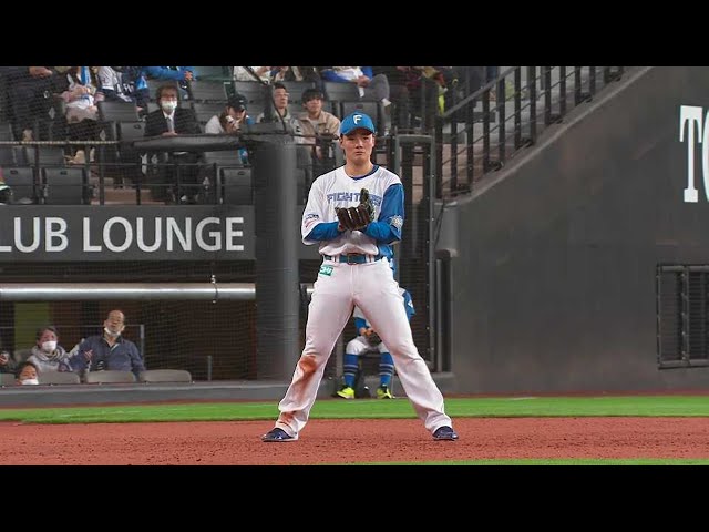 【5回表】超反応!! ファイターズ・清宮幸太郎 バスターの打球を至近距離で抑える!!  2023年4月15日 北海道日本ハムファイターズ 対 埼玉西武ライオンズ