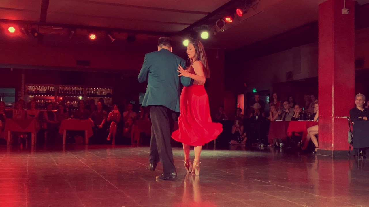 Video thumbnail for Moira Castellano y Chicho Frúmboli - Los Muchachos De Antes-Milonga Del 900