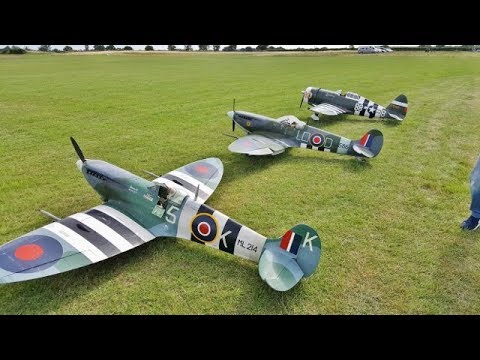 "LEGENDARY FIGHTERS" 3 X SUPERMARINE SPITFIRES DISPLAY - WILLIS WARBIRDS FIGHTER MEET - 2017