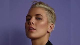 Betty Who - Just thought you should know [LYRICS]