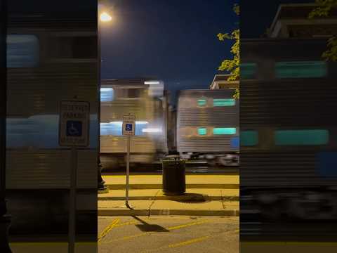 #Metra arrives for a station stop while a deadhead equipment move expresses to Chicago. 8/1/25