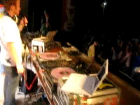 Mat the Alien vs Scratch Bastid Evolve festival 2009 7