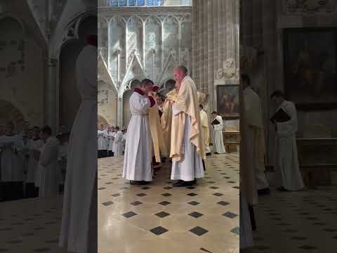 7 nouveaux prêtres ont été ordonnés aujourd’hui pour le service de l’Eglise universelle !