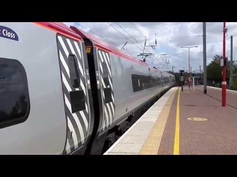 Trains At Wigan North Western Railway Station (16/5/15)