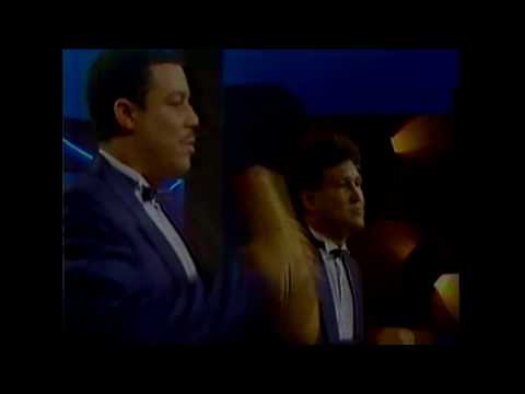 UN CASO SOCIAL-GRUPO NICHE CANTA JOE URQUIJO EN ESPECTACULARES JES