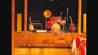 No Extremo Do Salão Lyrics English Translation
