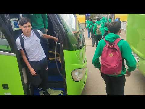 Llegada al estadio municipal de Los Álamos 