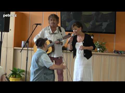 Petra Černocká s manželem v Sedlčanech