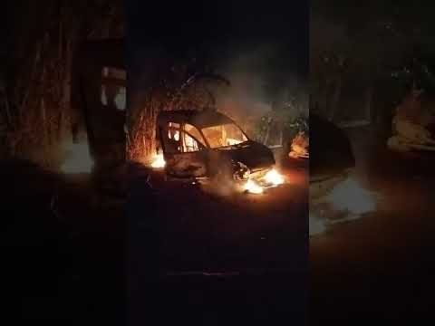 INCÊNDIO DESTROI AMBULÂNCIAS EM MULUNGÚ DO MORRO/BA; INVESTIGAÇÃO APURA SE FOI CRIME OU ACIDENTE.