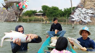 ยามมอง..!! หาปลากินข้าวริมมูล อำเภอท่าตูม จังหวัดสุรินทร์