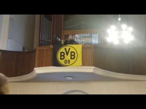 Kasche & die Dreifaltigkeit singt: "You'll never walk alone"