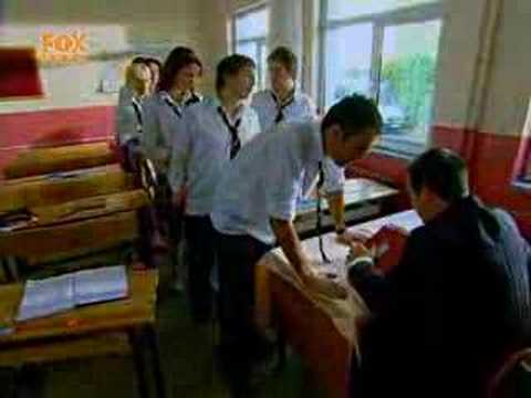 Arka Sıradakiler - Resmi Fragman