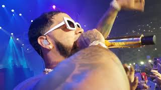 Ella y Yo/Anuel Aa como en los viejos tiempos baja del escenario en la Arena Monterrey México