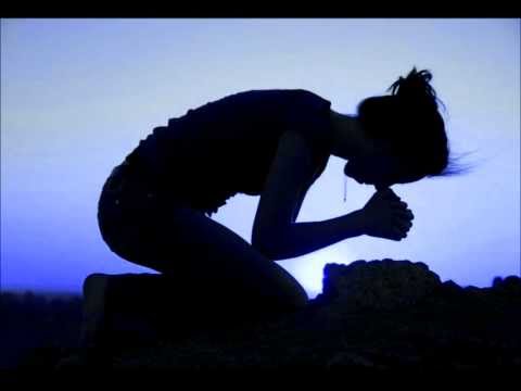 ♥♪٠•* Prosternés, nous confessons: Tu es Dieu*•·♪♥