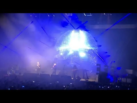 The Killers Feat. Bernard Sumner - Bizarre Love Triangle (London, The O2, 28.11.17.)