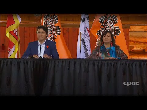 Prime Minister Justin Trudeau visits Tk’emlúps te Secwe̓pemc First Nation – October 18, 2021