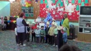 preview picture of video 'Новогодишна приредба (2011) во Градинката 7-ми септември'