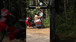 Download lagu Gak laku 😭😅😂 #ngakak #short #lucu #funny #komedi #comedy #hasansule #hiburan #shorts #hassansule mp3