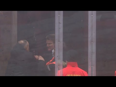 Konflikt trénerov: Ernest Bokroš a Dave Allison po konci zápasu 8.kola DVTK Miskolc - HC 07 Detva