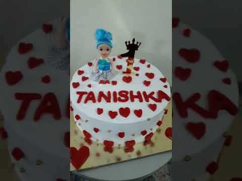 1st birthday Strawberry cake 🍓🍓😋😋