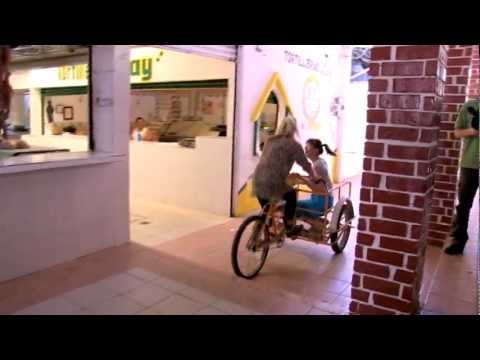 Britt en Ymke en het mysterie van... de Mexicaanse hamburger.