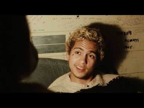 Euphoria 2x03 - Jules asks Elliot questions