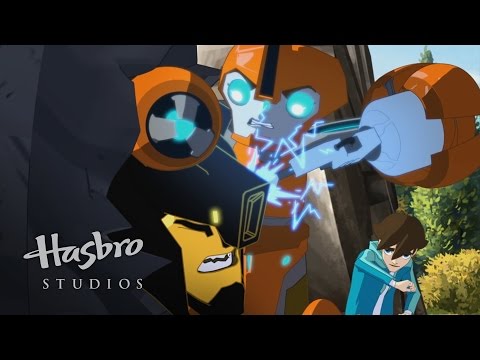 Transformers: Robots in Disguise - Meet Fixit | Transformers Official