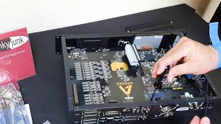 Video thumbnail for Apogee Sympnony I/O MkII: Instalación de un segundo módulo by Funky Junk Spain