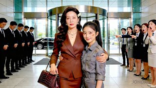 Traída pelo marido, ela foge com a filha e volta bilionária para uma vingança brutal!