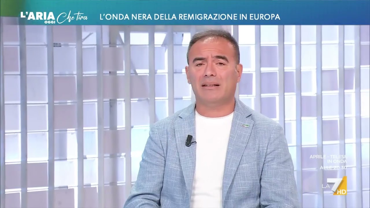 Triathlon identitario, Roberto Vannacci resta in costume pronto per la prova di nuoto
