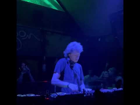 Hernán Cattaneo playing Gai Barone - Level Ground ( Original Mix)