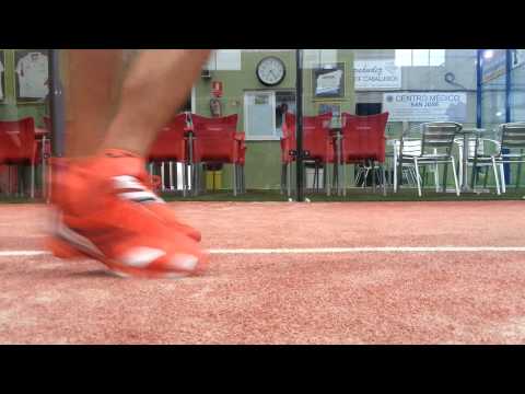 R.P salida de pared de reves en padel