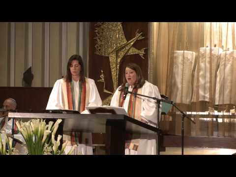 Cantor Lizzie Weiss & Choir Sing "Hashkivenu" by Danny Maseng