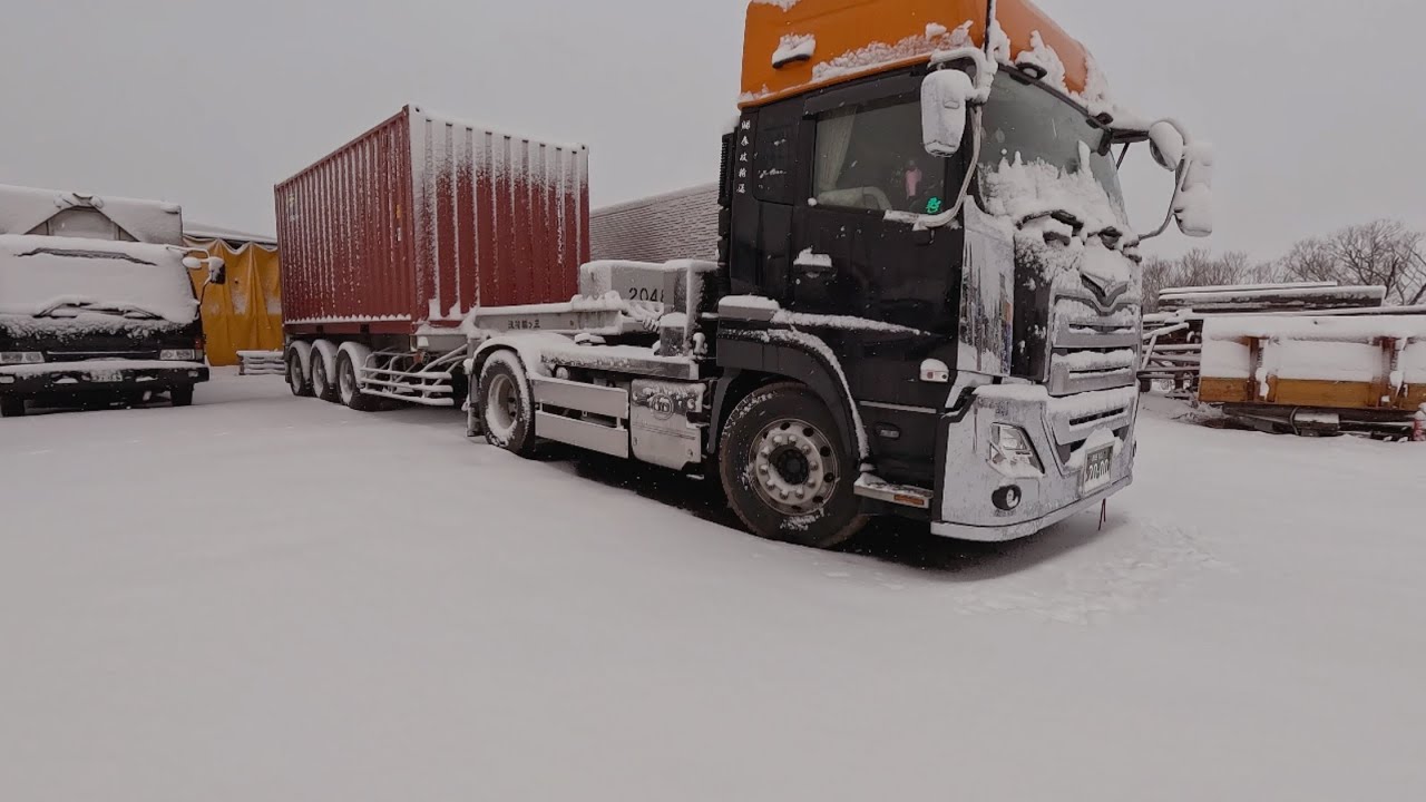 北海道冬の終わり頃。タイヤも減って来てる。この時期の道路は怖い。