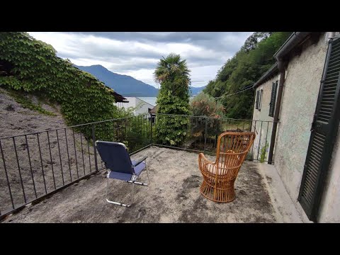 Lago di Como. Gera Lario. Cascinale indipendente giardino e terrazza vista Lago