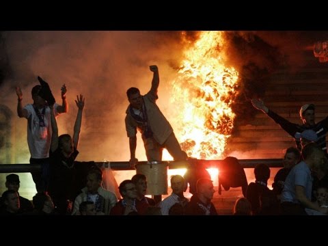 Hooligans im Stadion | Gewalt und Aggression - Polizei in Extremsituationen | Doku 2015