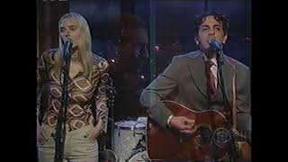 Aimee Mann &amp; Michael Penn - "Christmastime" [Kilborn 12/15/00]
