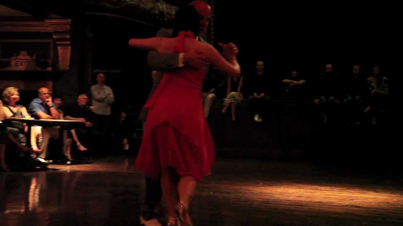 Selen Sürek et Alper Ergökmen, le 18 mai 2012. Tangos, Valse.