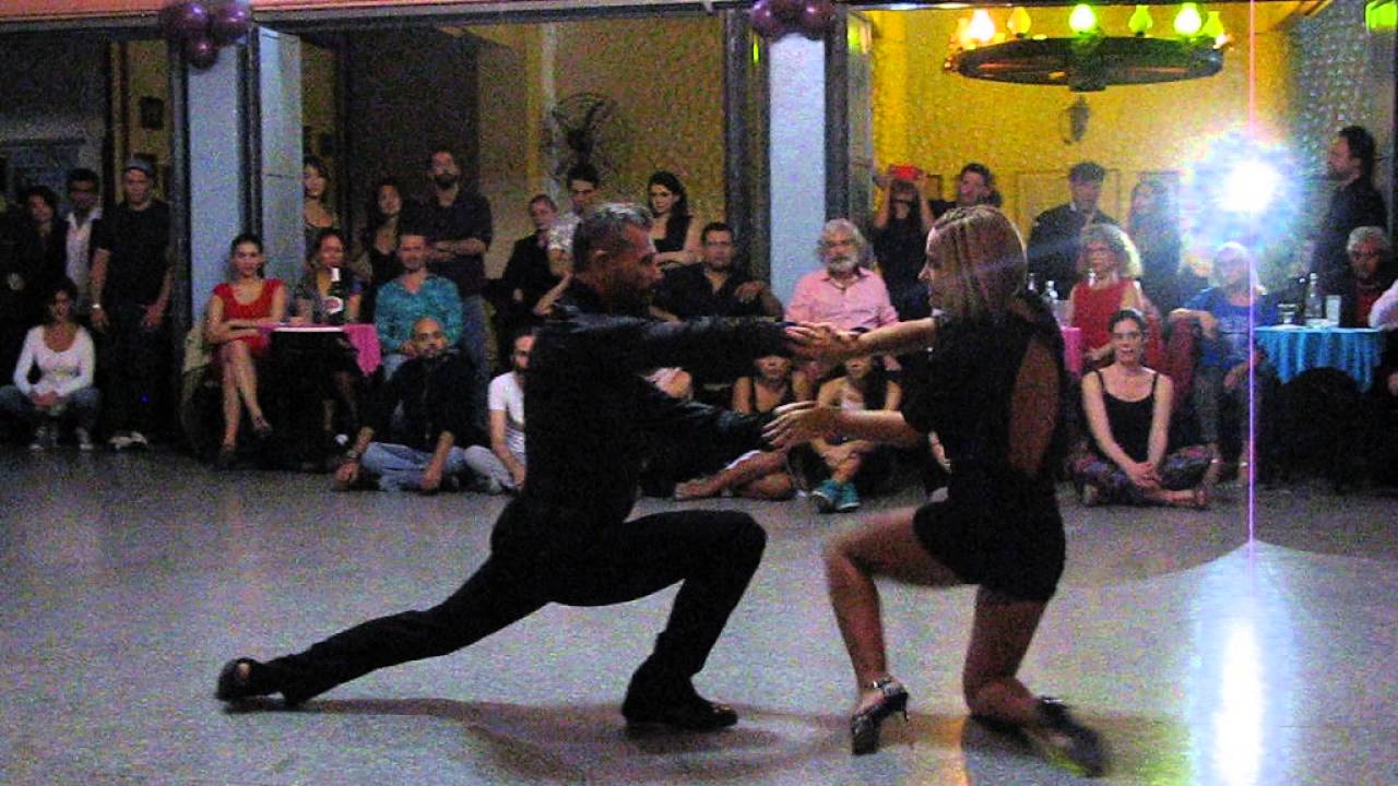 CLAUDIO GONZALEZ y JULIA URRUTY en Viva La Pepa Milonga (1/2)