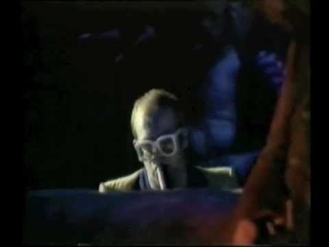 Elton John - Funeral for a Friend/Love Lies Bleeding (1976) Live at Earl's Court, London