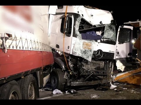 A3 LKW rast in Baustelle und verursacht Unfall-Serie | hessenschau