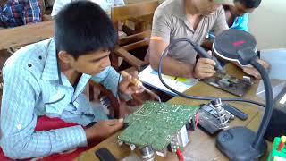 ইলেকট্রনিক্স ট্রেডের ব্যাবহারিক ক্লাস