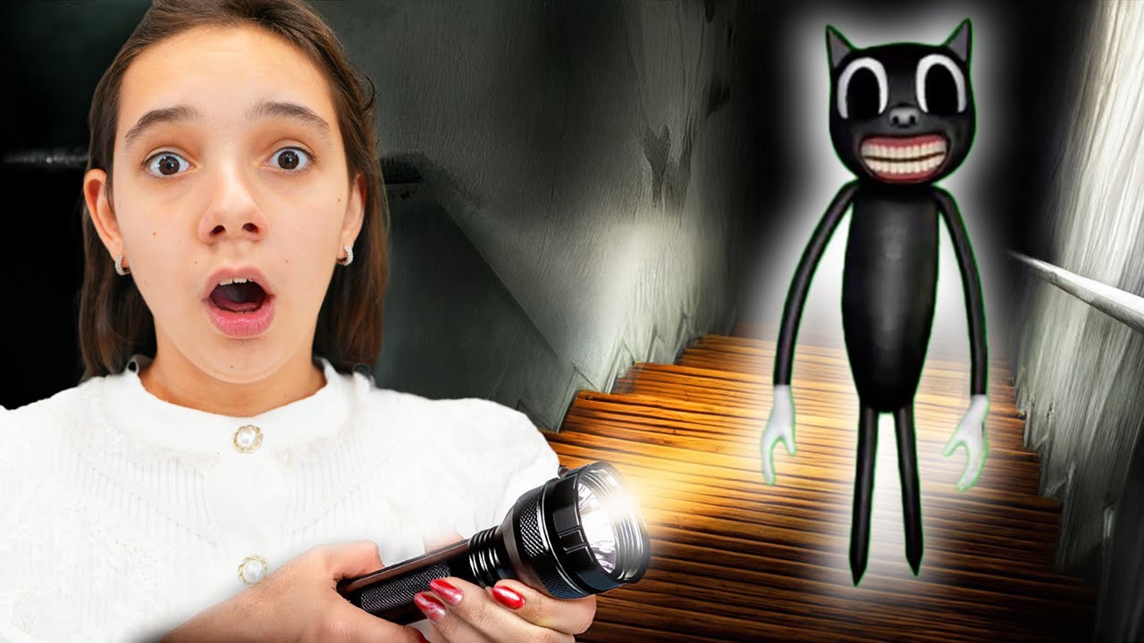 😱 CARTOON CAT în Viața REALĂ 🚨 Ne MUTĂM  într-un APARTAMENT BÂNTUIT  👻 Partea 1