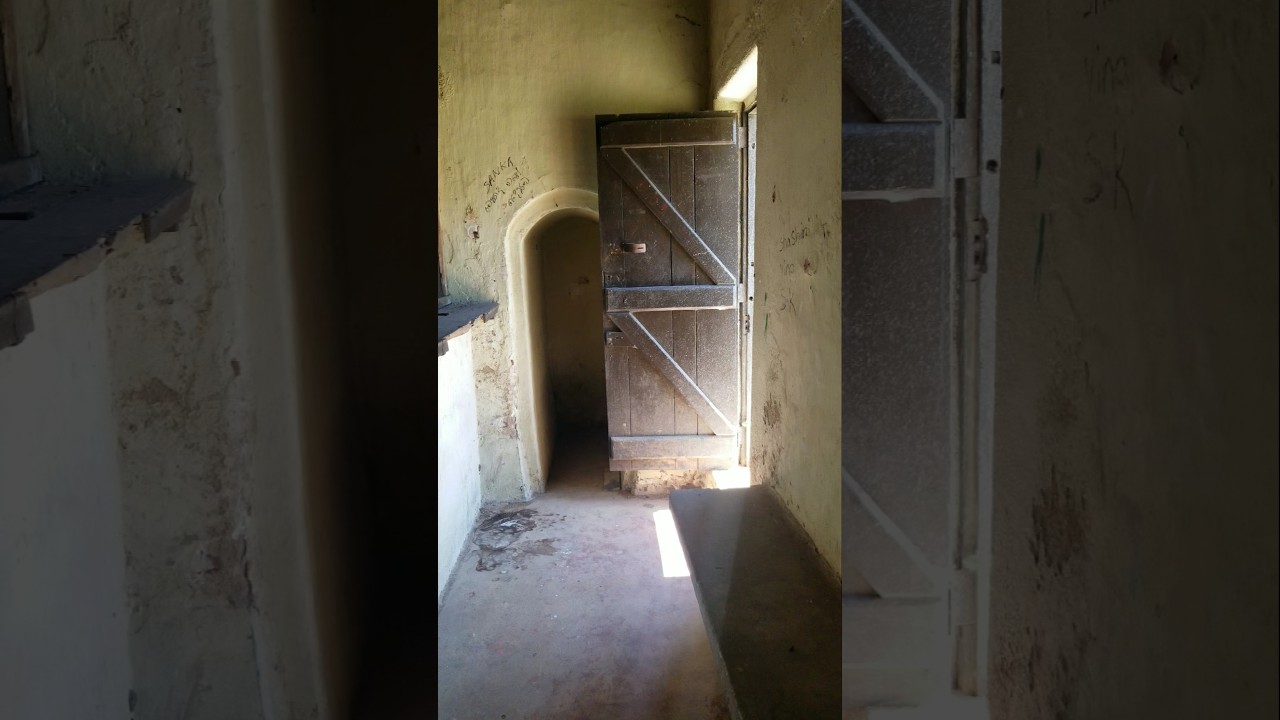 This is where you can meet prisoners at Bogambara Prison, Kandy Sri Lanka - Part 01