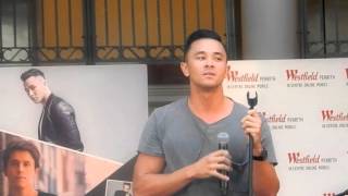 Cyrus Villanueva sings Keep Talking at Penrith (fancam)