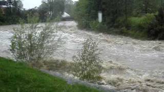 preview picture of video 'Povodně Jablunkov, Návsí 17. 5. 2010 - část 7.'