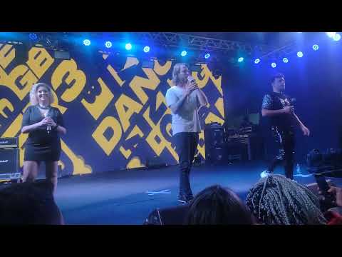 ( Rodrigo Rossi) Cantando Tema de Encerramento de Saint Seya The Lost Canvas