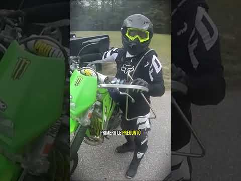 Encontró su moto robada un año después… y confrontó al conductor 😳